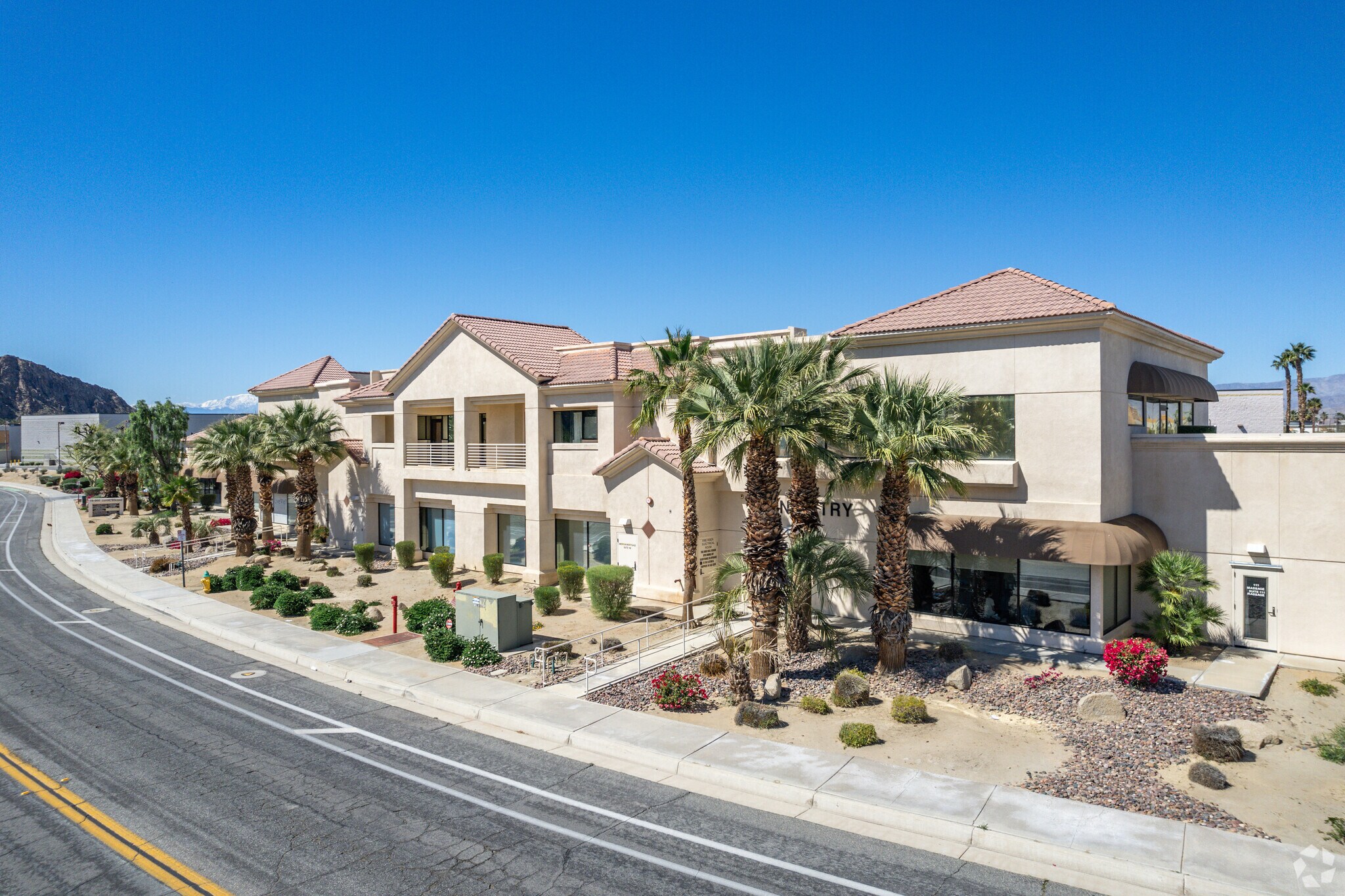 78900 Avenue 47, La Quinta, CA à vendre Photo du bâtiment- Image 1 de 9