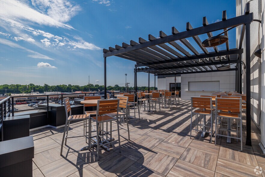 1736 E Sunshine St, Springfield, MO à louer - Photo du bâtiment - Image 3 de 11