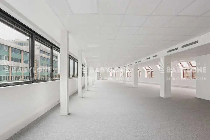 Office in Levallois-Perret for lease Interior Photo- Image 1 of 11