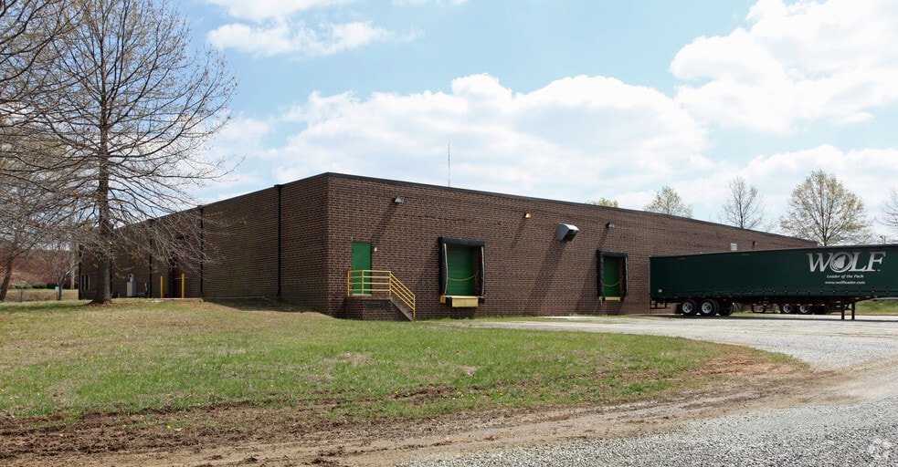 648 Southwest St, High Point, NC for lease - Building Photo - Image 3 of 8