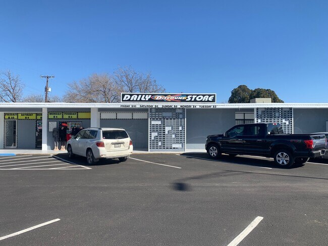 Plus de détails pour 2807-2813 Avenue Q, Lubbock, TX - Commerce de détail à louer