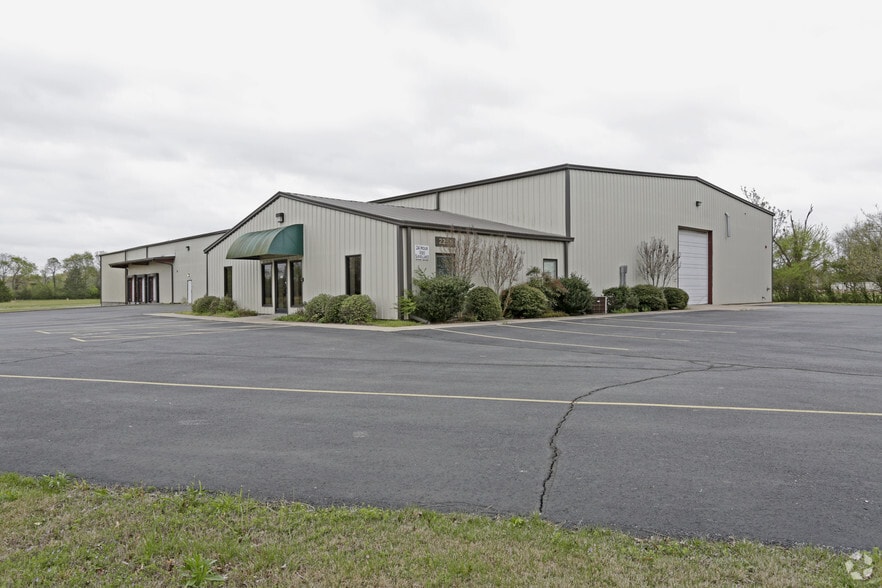 2259 N 2nd St, Rogers, AR for lease - Primary Photo - Image 1 of 6