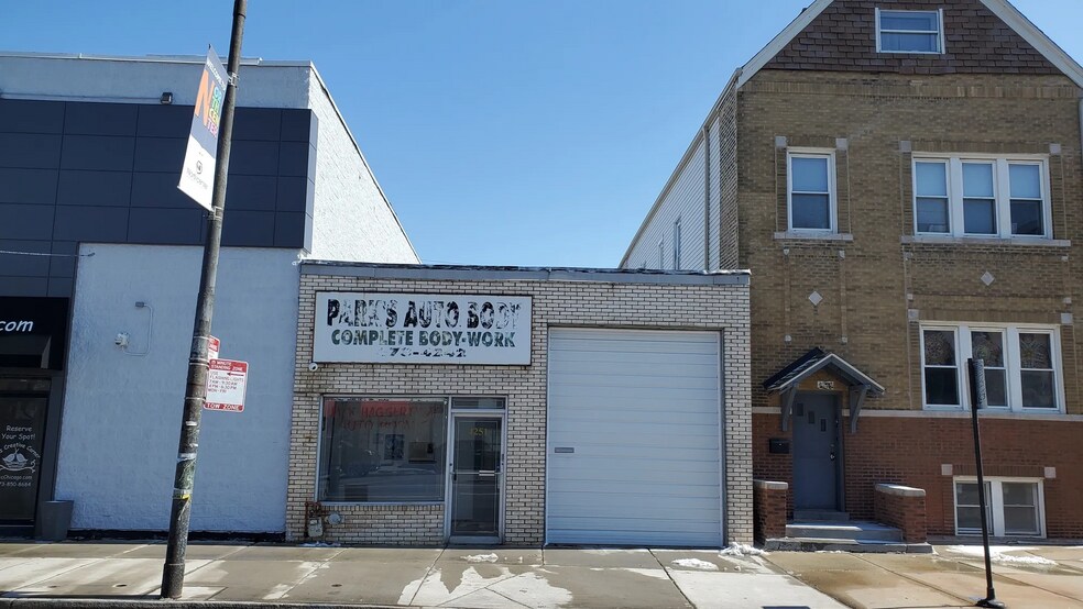 4251 N Western Ave, Chicago, IL à louer - Photo du bâtiment - Image 3 de 19