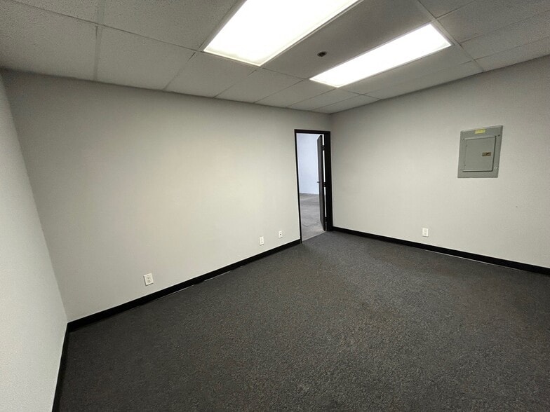 3519 W Commonwealth Ave, Fullerton, CA à louer - Photo du bâtiment - Image 3 de 8