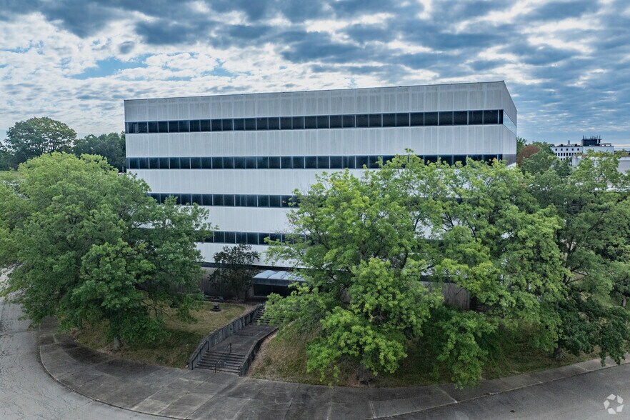 1310 Beulah Rd, Pittsburgh, PA à vendre - Photo principale - Image 1 de 4