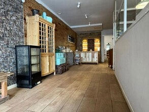 Commerce de détail dans Barcelone, Barcelona à louer Hall d’entrée- Image 2 de 18