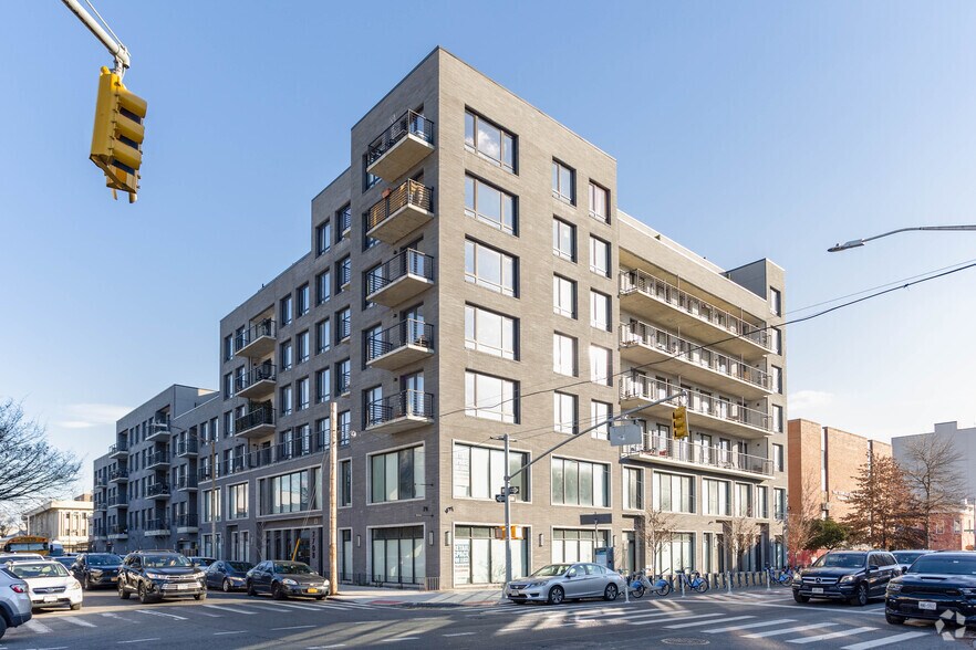 885 Rogers Ave, Brooklyn, NY à louer - Photo du bâtiment - Image 2 de 4