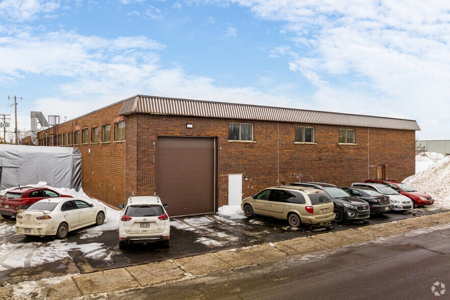 6880 Boul Couture, Montréal, QC à louer - Photo du bâtiment - Image 3 de 4