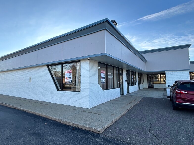 10982-10992 Middlebelt Rd, Livonia, MI for lease - Building Photo - Image 2 of 30