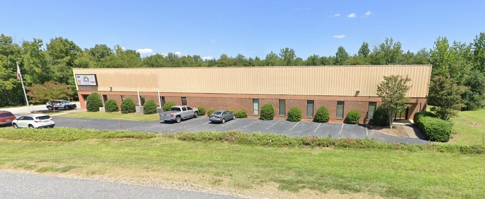 57 Pelham Davis Cir, Greenville, SC for lease - Building Photo - Image 1 of 5