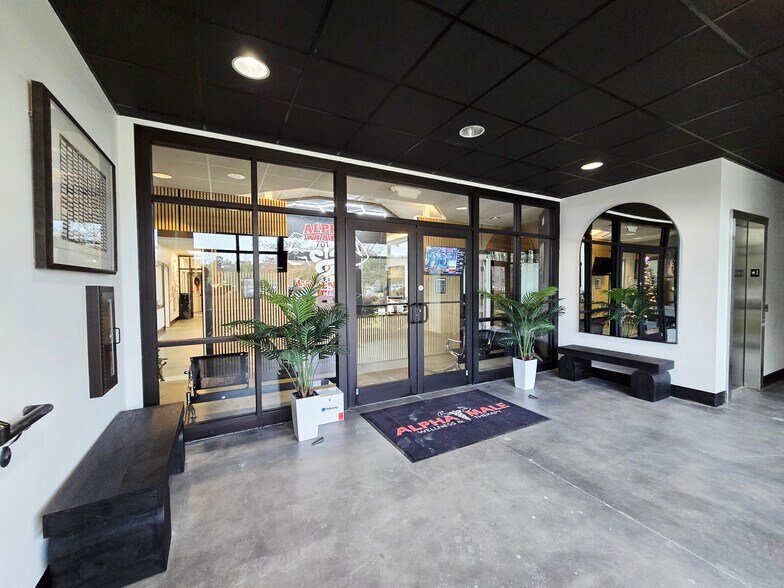 701 Mutual Ct, Raleigh, NC à vendre - Photo du bâtiment - Image 3 de 87