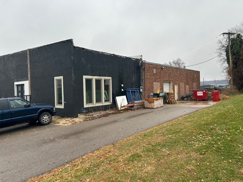 102 SE 2nd Ave, Elgin, MN for sale - Building Photo - Image 3 of 6