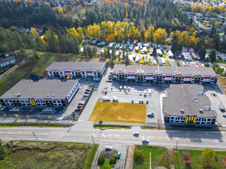 4960 Silver Star Rd, Vernon, BC à louer - Photo du bâtiment - Image 2 de 3