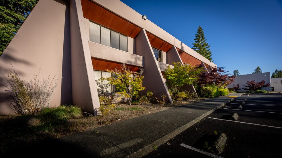 3663 N Laughlin Rd, Santa Rosa, CA à louer - Photo du bâtiment - Image 3 de 7