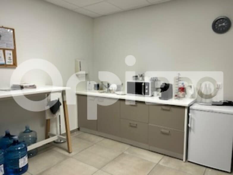 Office in Villefranche-sur-Saône for lease - Interior Photo - Image 3 of 11