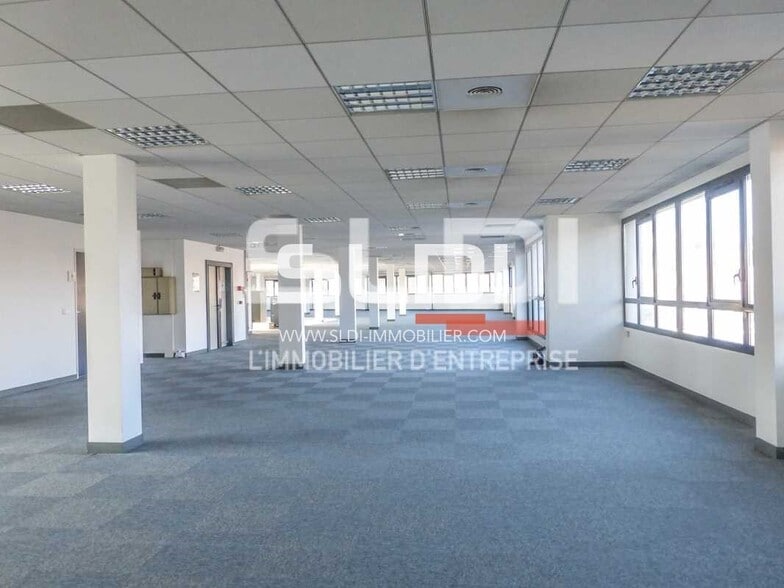 1 Chemin Jean-Marie Vianney, Écully for lease - Interior Photo - Image 2 of 7