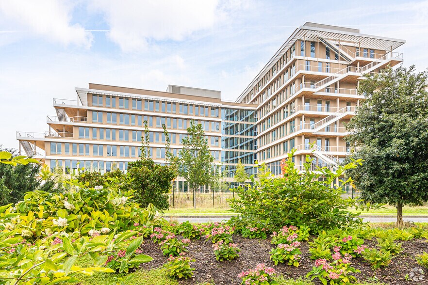 1 Place Des Papeteries, Nanterre à louer - Photo principale - Image 1 de 3