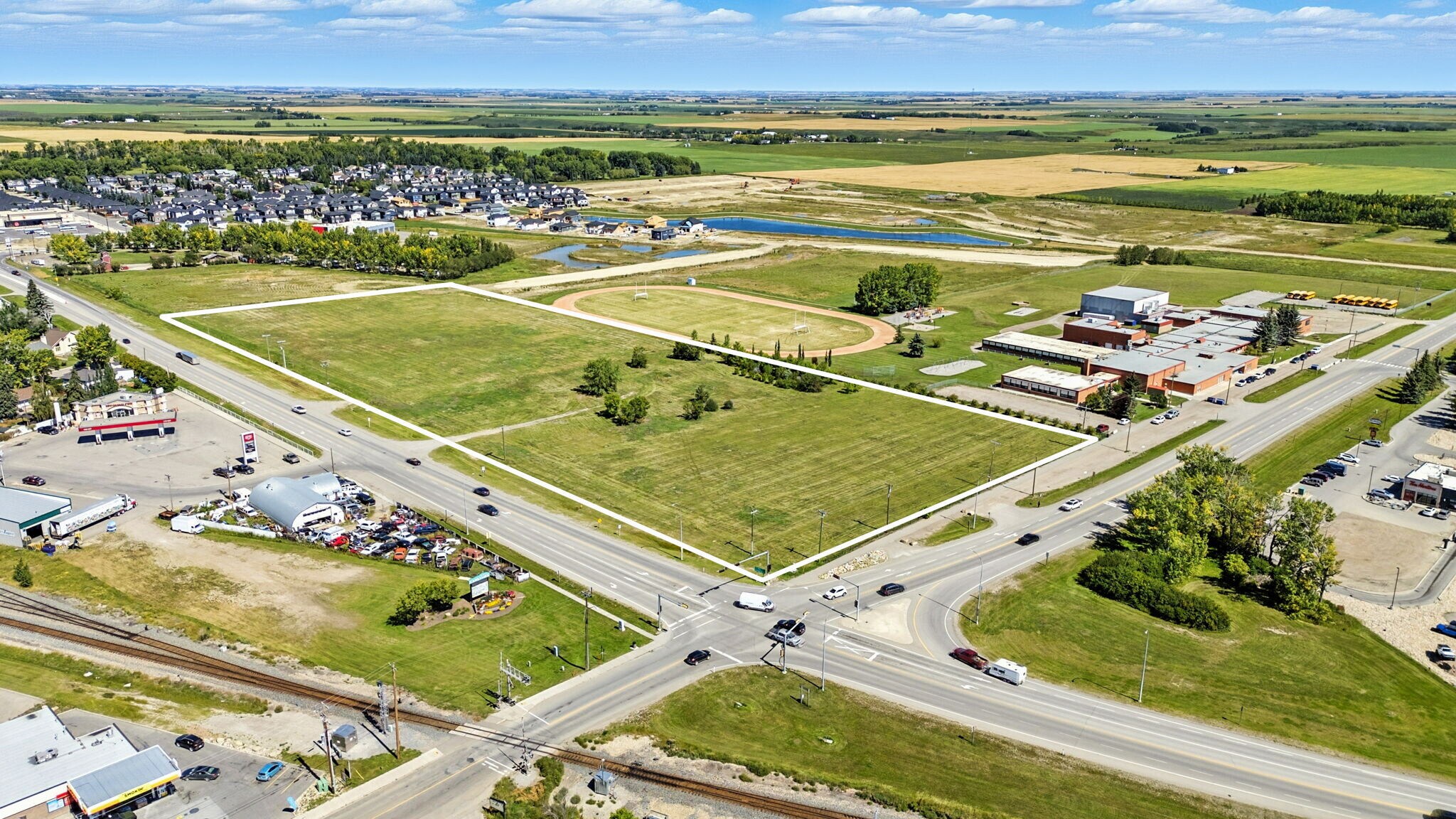 Intersection of Highway 581 and Highway 2A, Carstairs, AB à vendre Aérien- Image 1 de 12