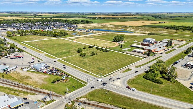 Plus de détails pour Intersection of Highway 581 and Highway 2A, Carstairs, AB - Terrain à vendre
