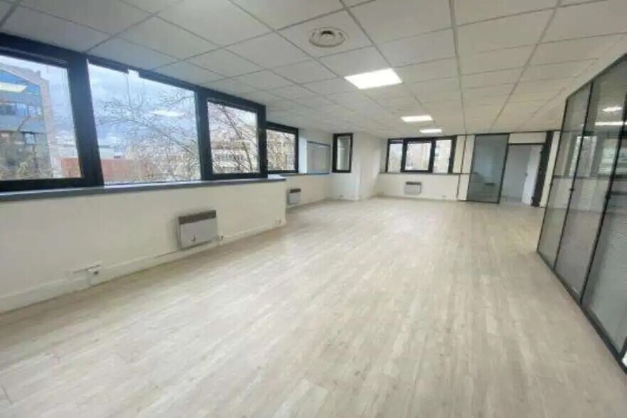 Office in Boulogne-Billancourt for sale - Building Photo - Image 1 of 7