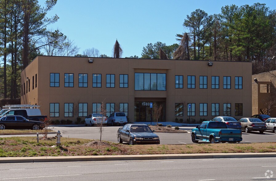 1580 Phoenix Blvd, Atlanta, GA à louer - Photo principale - Image 1 de 3
