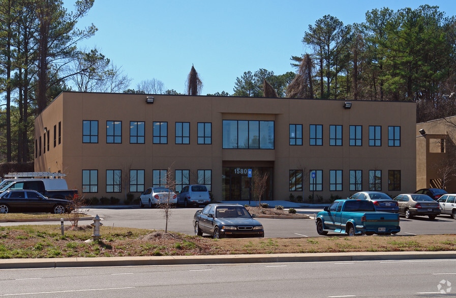 1580 Phoenix Blvd, Atlanta, GA for lease - Primary Photo - Image 1 of 3