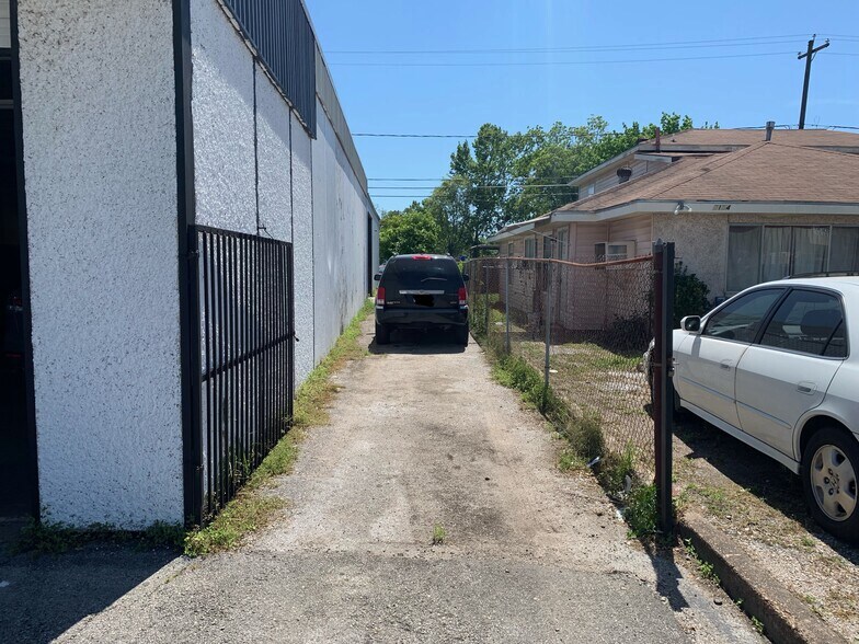 7158 Bellfort St, Houston, TX à louer - Photo du bâtiment - Image 2 de 11