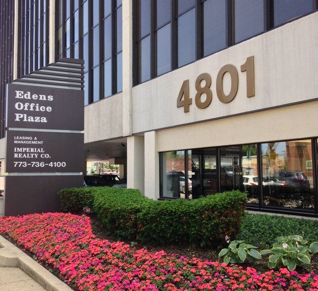 4801 W Peterson Ave, Chicago, IL à louer - Photo du bâtiment - Image 2 de 6