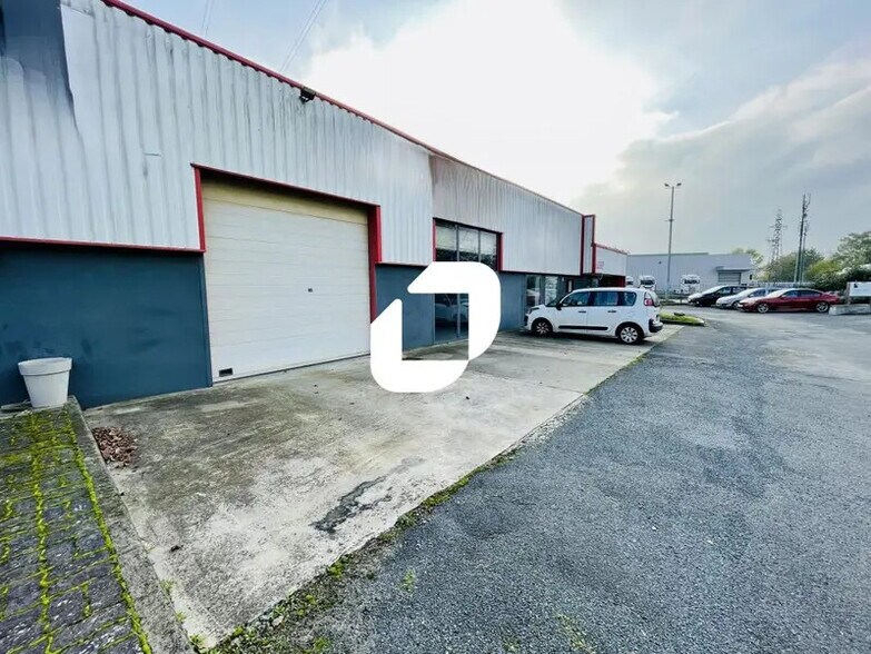 Flex dans CIVRIEUX-D'AZERGUES à louer - Photo du bâtiment - Image 2 de 9