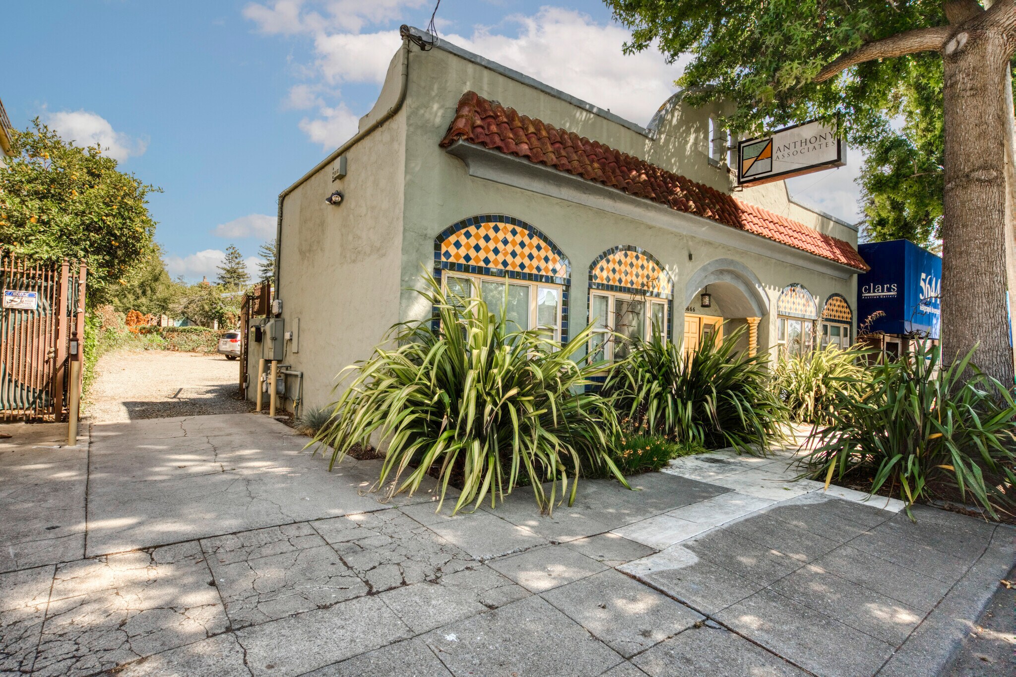 5666 Telegraph Ave, Oakland, CA for lease Primary Photo- Image 1 of 35