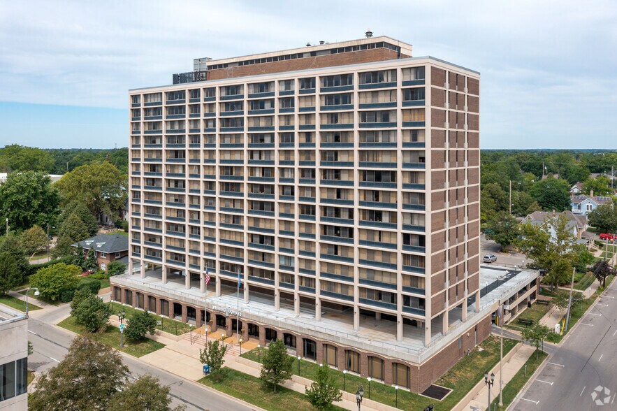 610 W Ottawa St, Lansing, MI à louer - Photo principale - Image 2 de 16