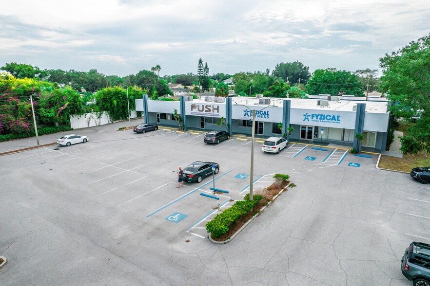 14100 Walsingham Rd, Largo, FL for lease - Building Photo - Image 3 of 21