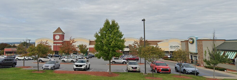445 Benner Pike, State College, PA à louer - Photo principale - Image 1 de 18