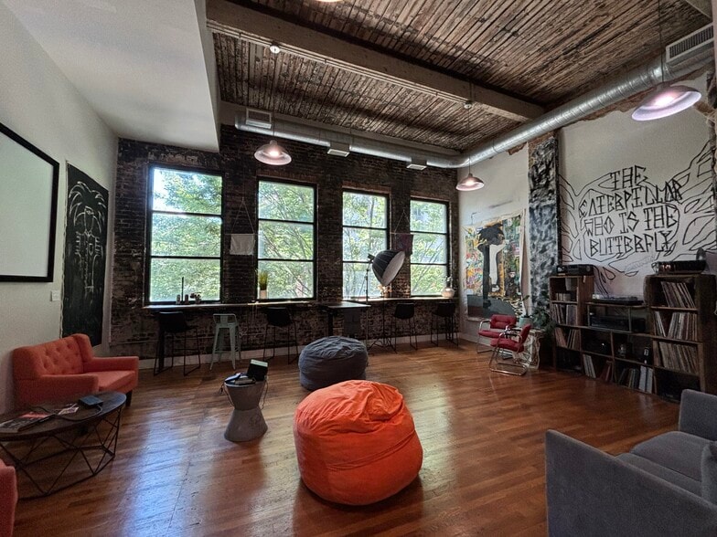 231 W 4th St, Winston-Salem, NC à louer - Photo du bâtiment - Image 3 de 20