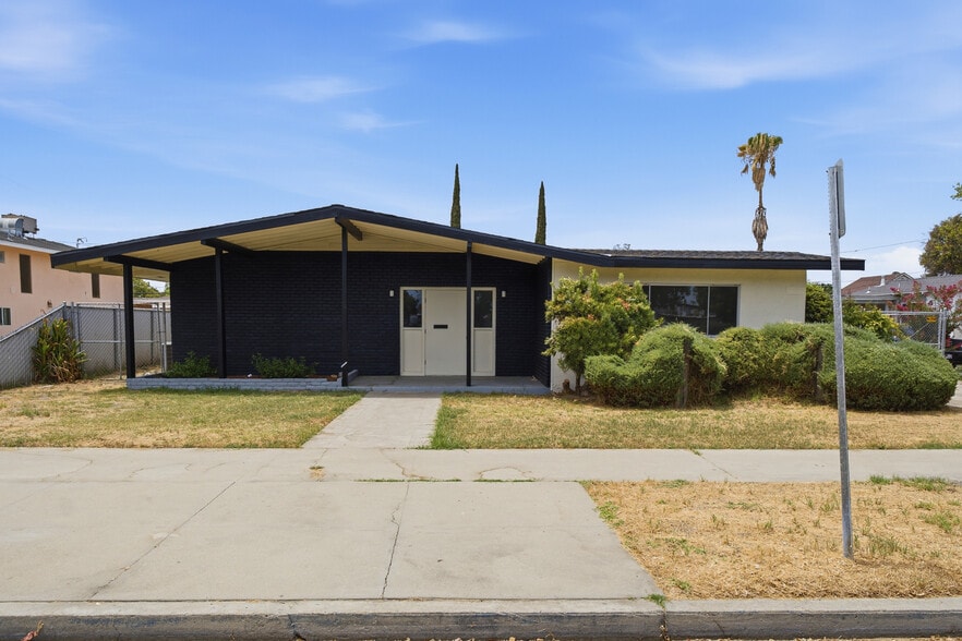 1012 Hale Ave, Corcoran, CA for sale - Primary Photo - Image 1 of 28