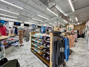 4392 NE Ocean Blvd, Jensen Beach, FL à louer Photo intérieure- Image 2 de 6