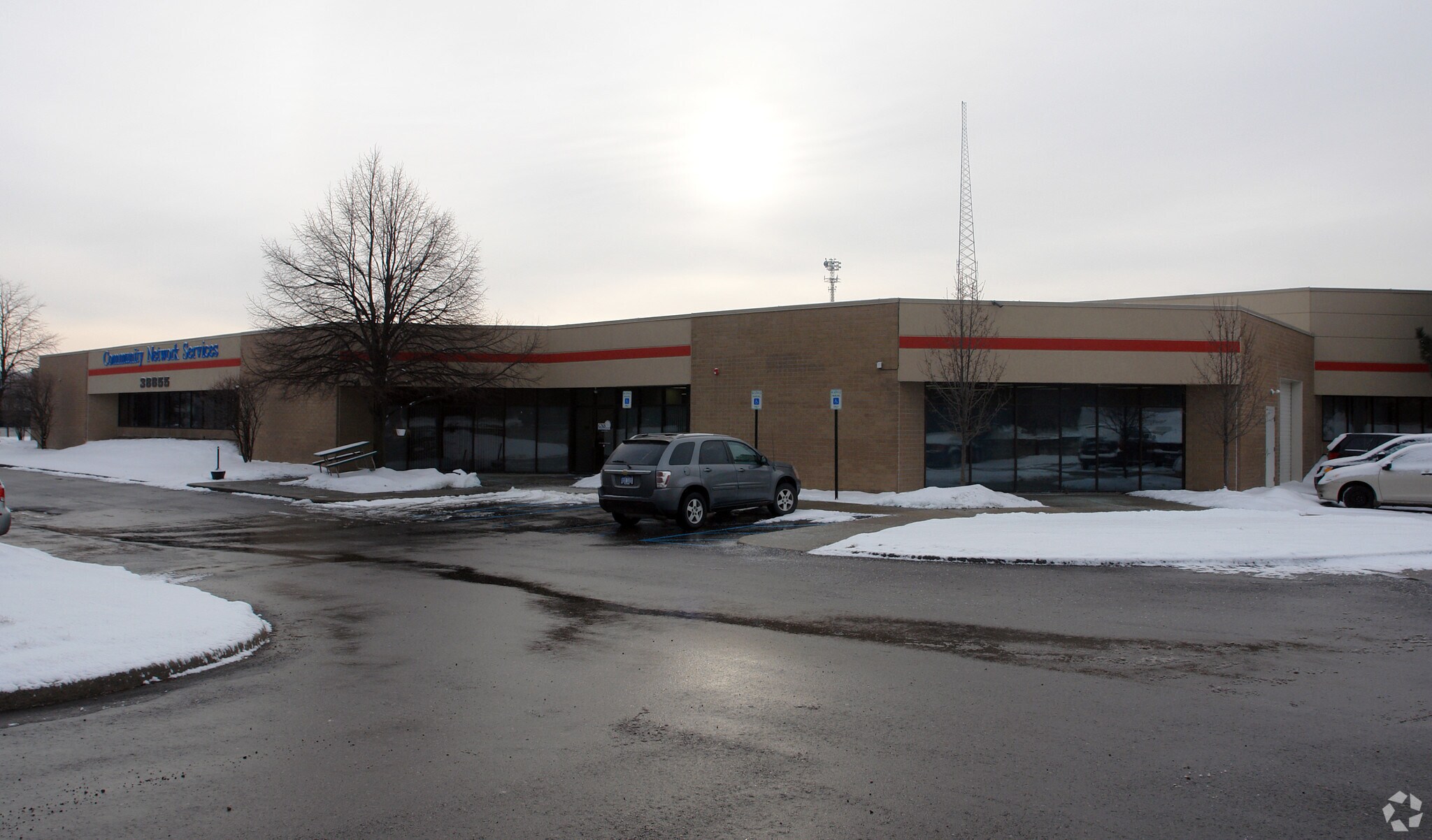 38855 Hills Tech Dr, Farmington Hills, MI à louer Photo du bâtiment- Image 1 de 11