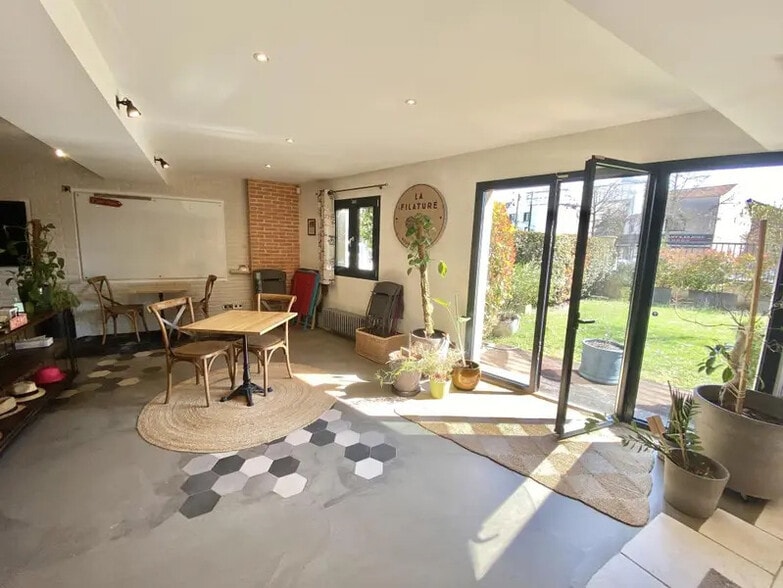 Avenue Du Général De Gaulle, Clamart for sale - Interior Photo - Image 1 of 8