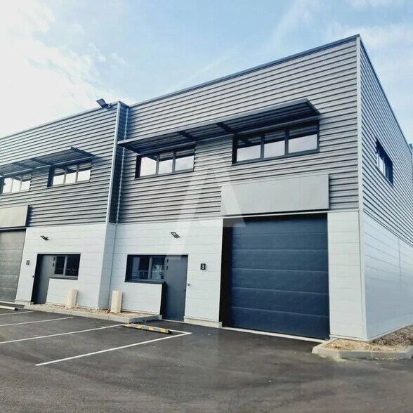 Flex in Lieusaint for lease - Building Photo - Image 3 of 5