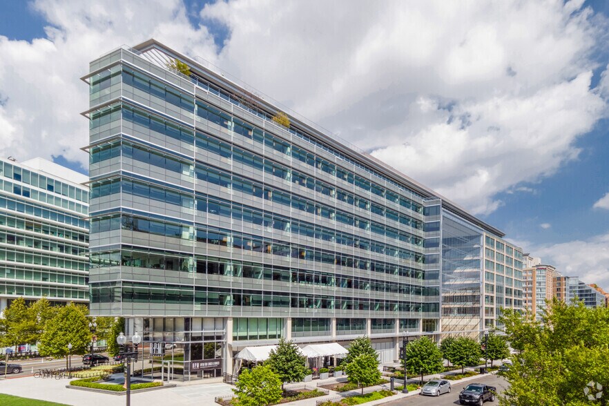 601 Massachusetts Ave NW, Washington, DC à louer - Photo du bâtiment - Image 3 de 11