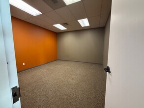 3037-3043 S Kansas Expy, Springfield, MO for lease Interior Photo- Image 2 of 10