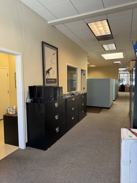 825 Santa Cruz Ave, Menlo Park, CA for lease - Building Photo - Image 3 of 4