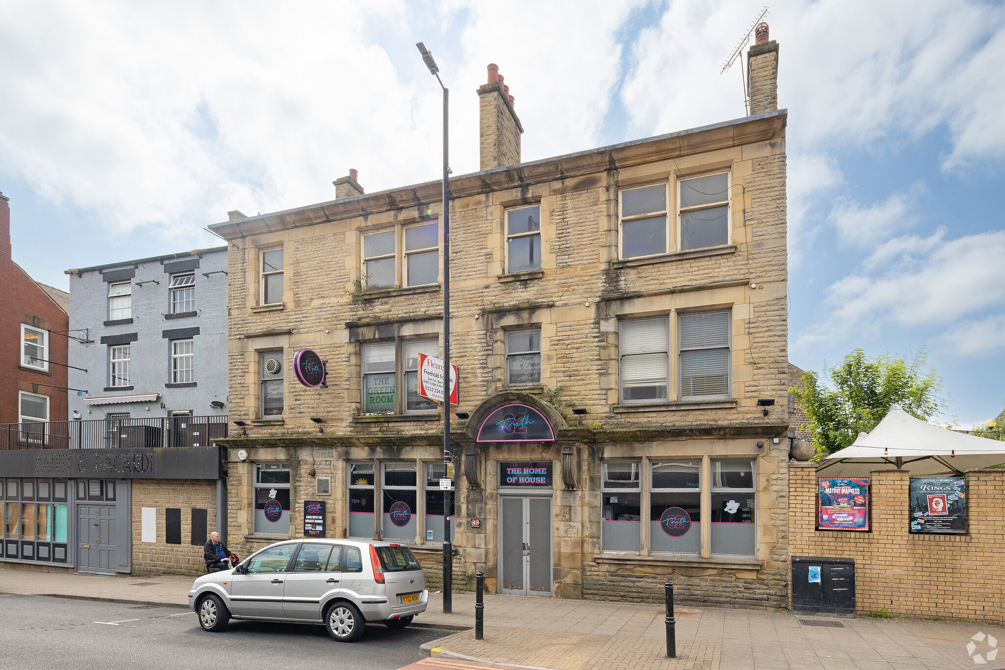 32 Peel St, Barnsley for sale Primary Photo- Image 1 of 3