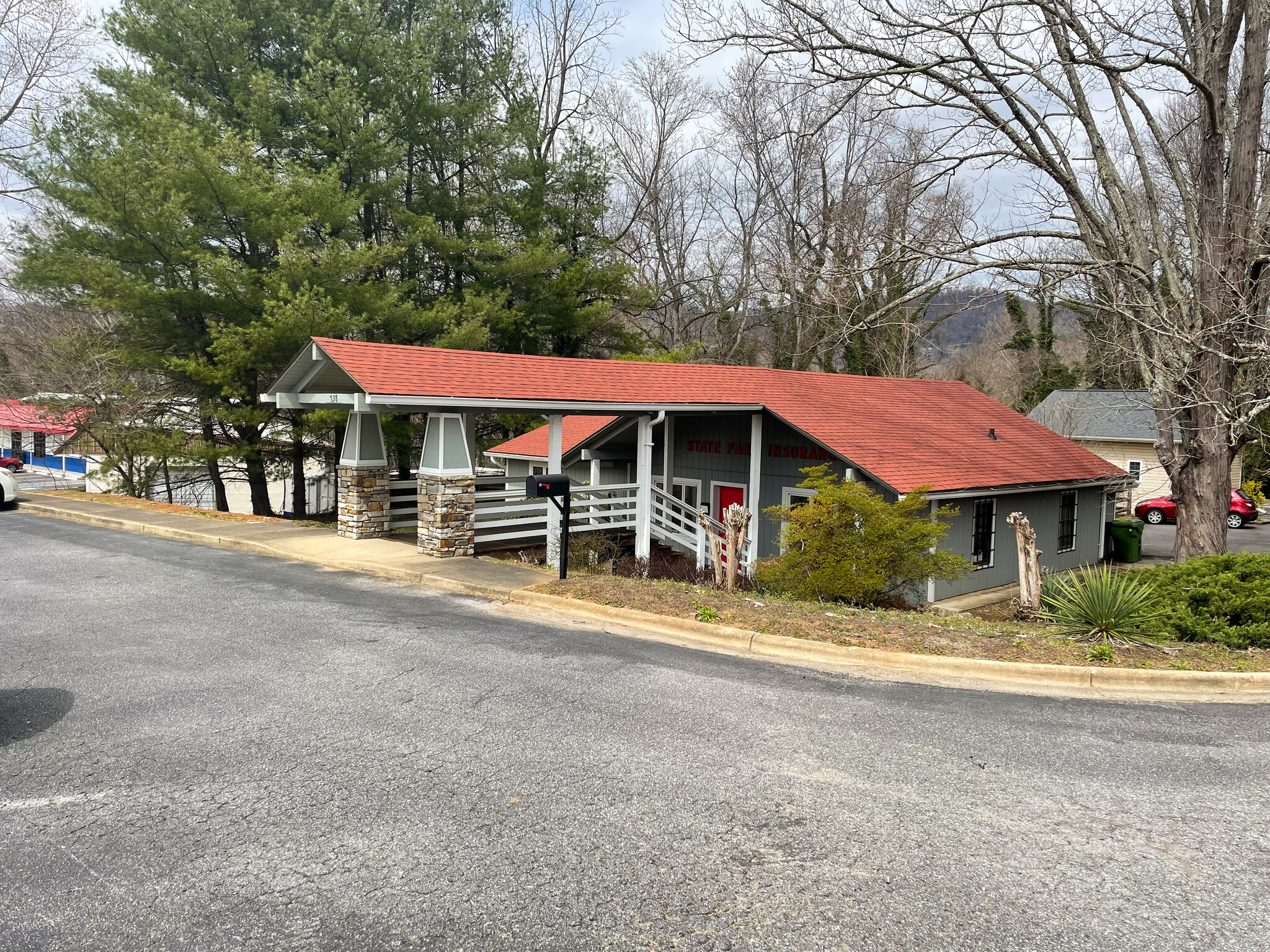 738 Tunnel Rd, Asheville, NC à vendre Photo du bâtiment- Image 1 de 1