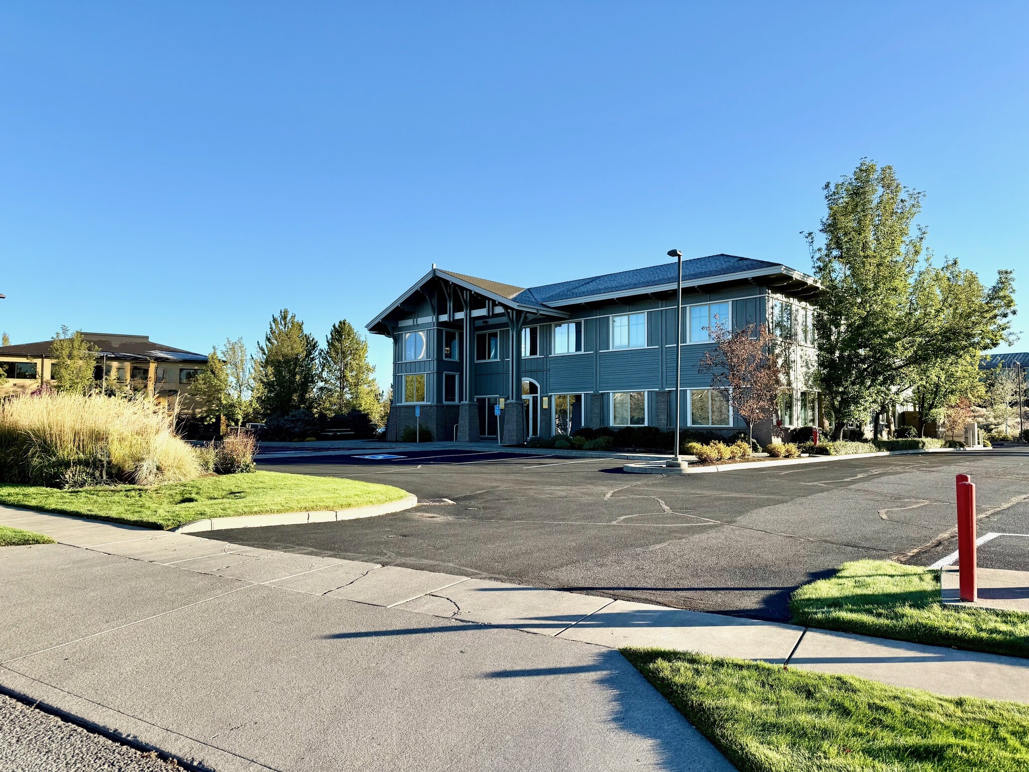 486 SW Bluff Dr, Bend, OR for lease Building Photo- Image 1 of 13