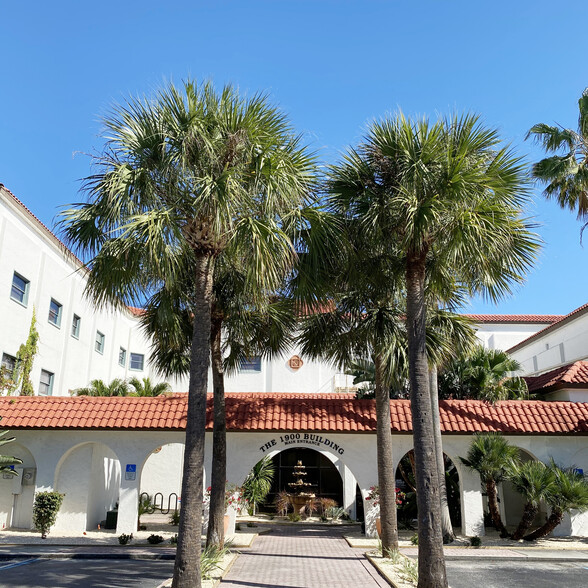 1900 S Harbor City Blvd, Melbourne, FL à louer - Photo du bâtiment - Image 1 de 26