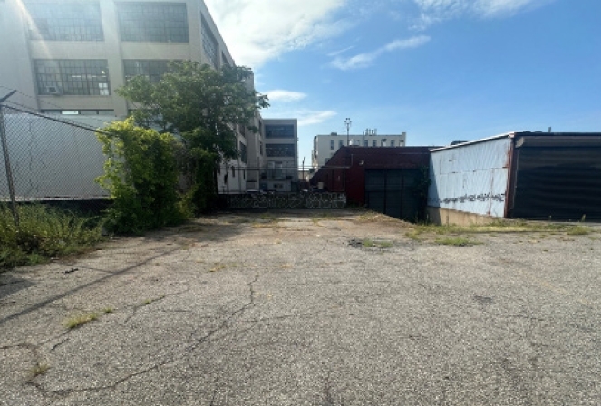 33-02 43rd Avenue, Long Island City, NY for lease - Building Photo - Image 3 of 4