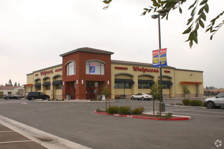 7075 N West Ave, Fresno, CA for lease - Building Photo - Image 2 of 7