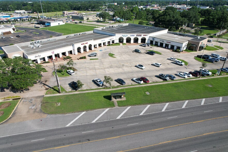 5520 Johnston St, Lafayette, LA à louer - Photo du bâtiment - Image 2 de 2