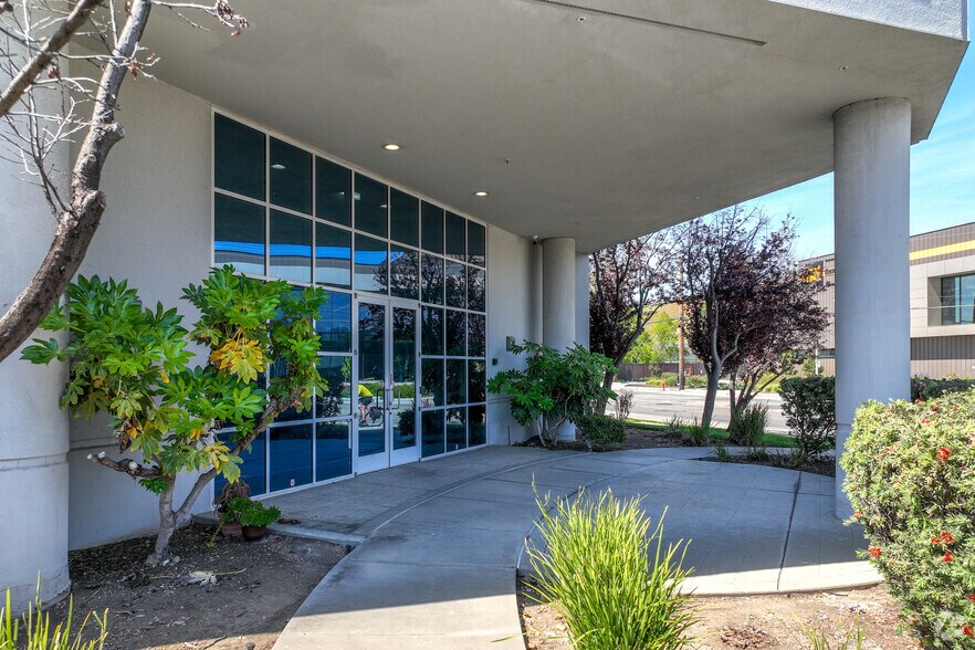 43455 Osgood Rd, Fremont, CA à louer - Photo du bâtiment - Image 2 de 5